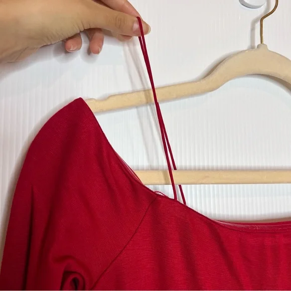 NWOT ALICE + OLIVIA Dorinda Off The Shoulder Fitted Midi Dress. Size 6 - Picture 5 of 11